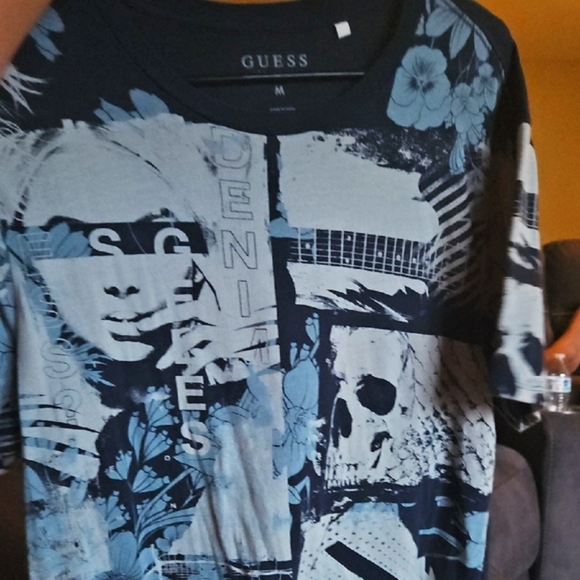 Vintage Guess Graphic Tee – Men’s Size M | Blue & Beige - Picture 5 of 5